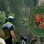Nepochopitelný útok u Černého jezera - německý turista napadl strážce přírody