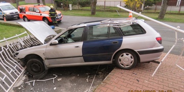 Řidič zkolaboval a havaroval