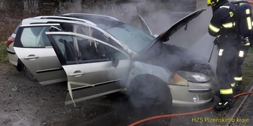 Žhář zapálil auto