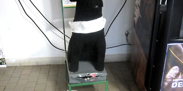 Zloděj okradl i nevidomé