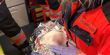 Před chvilkou přišel na svět nový človíček a to za poměrně dramatických okolností