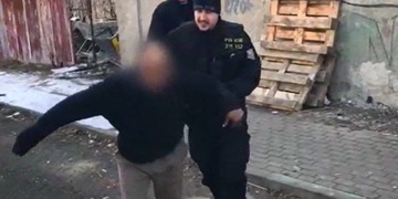 Zachránili tři muže z hořícího domu