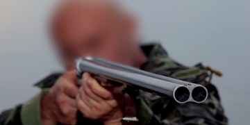 Na muže stříleli z brokovnice