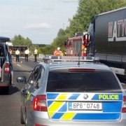 Tragédie na D5 uzavřela dálnici z obou stran, na místo letěl vrtulník LZS