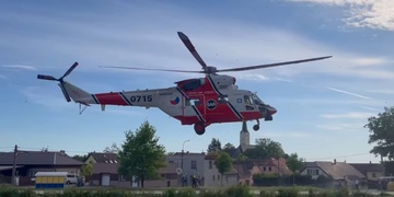 Silně opilý cyklista naboural auto v protisměru