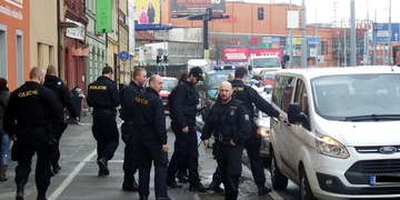 Razie na ubytovnách v Plzni stále pokračují