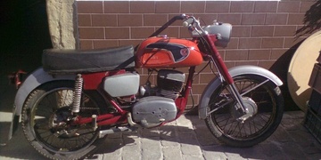 Sběrateli vykradli garáž a odcizili sbírku motocyklů