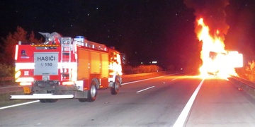 Požár kamionu na dálnici způsobil milionovou škodu