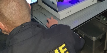 Dva cizinci se policistům prokázali padělanými doklady