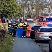 Muž zemřel při nasedání do vozu
