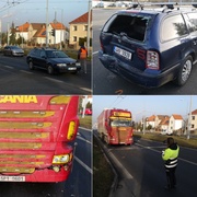 Kamion auto odhodil do křižovatky