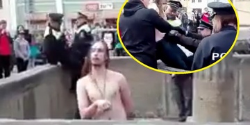 Šámo z Egypta s hadím jazykem kázal v kašně
