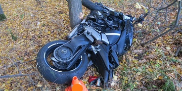 Motocyklista náraz do stromu nepřežil