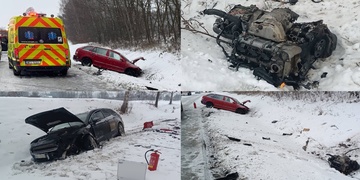 Po střetu skončily oba vozy mimo silnici