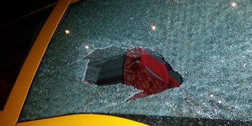 Neznámý pachatel zaútočil na autobusy