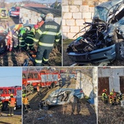 Vlak auto doslova smetl a zahodil několik metrů daleko