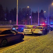 Řidič způsobil čtyři nehody po sobě a poslední z nich dokonce až během svého útěku z místa