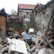 V Chotěšově se doslova propadl do země domek