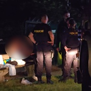 Tragédie u Košuteckého jezírka měla dohru, přítelkyně utopeného muže chtěla spáchat sebevraždu
