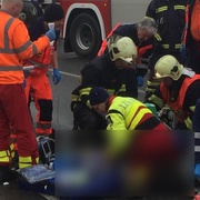 Muže resuscitovali pouze na latích otevřené střechy!
