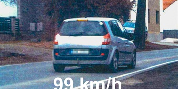 Osmnáctiletý řidič se Plzní řítil téměř dvojnásobkem maximální povolené rychlosti