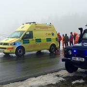 Sjezdař se zraněnou páteří i ztracený běžkař