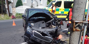 Vyhýbal se překážce na silnici a zastavil ho až betonový sloup