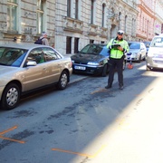 Chlapeček vběhl přímo před auto