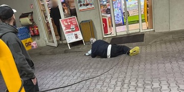 Řidiči kamionů velice originálně zneškodnili agresora, který napadl ženu na čerpací stanici