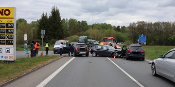 Střet vozů zablokoval hlavní tah z Plzně na Německo