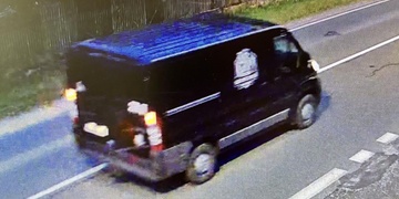 Opilý řidič narazil do oplocení a elektrického rozvaděče