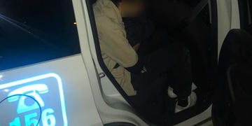 Agresivního opilce zklidnila až pouta