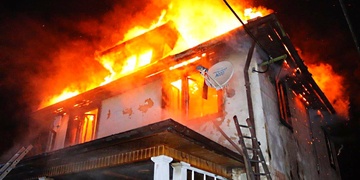 Několik spotřebičů na jedné prodlužovačce způsobilo požár za milion