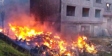 Při neopatrném pálení vzplál odpad