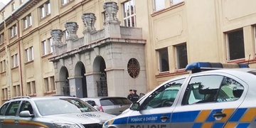 Mladý muž zemřel na ulici