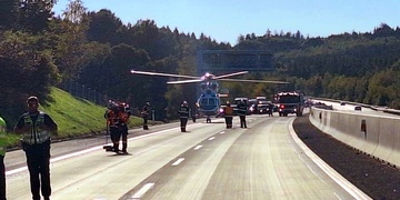 Vážná nehoda uzavřela dálnici D5