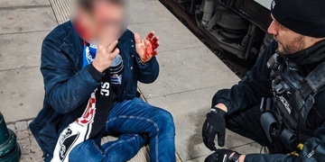 Opilý německý fanoušek si na nádraží rozbil hlavu