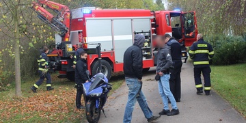 Pachatelé ze vzteku hodili motorku do strže