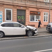 Opilý Ukrajinec bez řidičáku boural na Americké