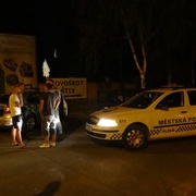 Městské policii chce sebrat auta a opilce vozit tramvají? 