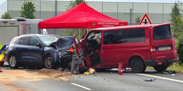 Jeden mrtvý a o život dalších dvou nyní bojují lékaři