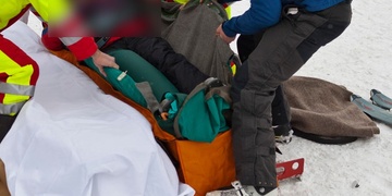 Dítě na snowboardu vjelo přímo před auto