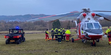 Muž spadl ze skály