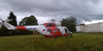 Kazach spadl z garáže přímo na hlavu, z místa ho transportoval vrtulník