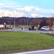 Cyklistu smetlo auto odražené po předchozí nehodě, muž bohužel nepřežil