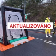 Aktualizace: Z cisterny na odpočívadle dálnice D5 uniká kyselina dusičná
