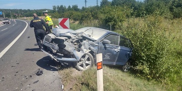 Střet dvou vozů na dálnici, na místě čtyři zranění