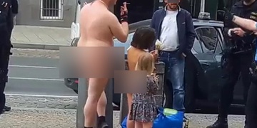 Pro holčičky přijela maminka, otce čeká trestní stíhání