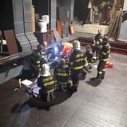 Jak probíhala záchranná akce v divadle? Fotogalerie hasičů
