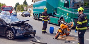Řidička během otáčení přehlédla motorkáře